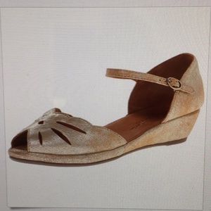 Gentle Souls by Kenneth Cole Sandals